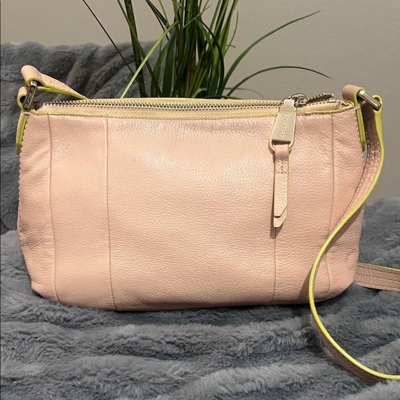 Cole Haan Light Peach Crossbody /Shoulder Bag EUC Retail $145 - Picture 4 of 10